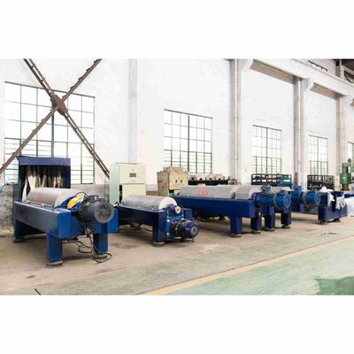 Équipement de séparation de décharge de rouleau de centrifugeuse de LW 2800-3200r/Min High-Performance Drilling Mud Industrial