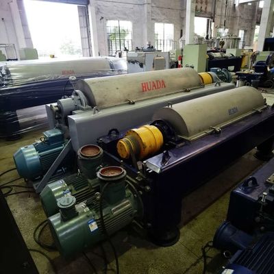 Équipement de séparation de décharge de rouleau de centrifugeuse de LW 2800-3200r/Min High-Performance Drilling Mud Industrial