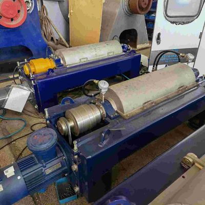Centrifugeuse de nettoyage de décanteur de l'acier 2205 de phase de séparation de solide-liquide de clarification de goudron de rouleau de LW 110kw double
