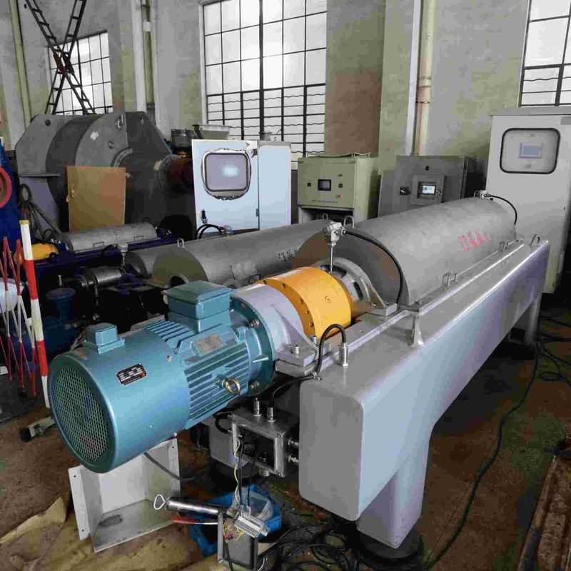 Unité de asséchage de centrifugeuse de décanteur de haute de la productivité 3500kg de la série 450mm de LW excellente boue de clarification